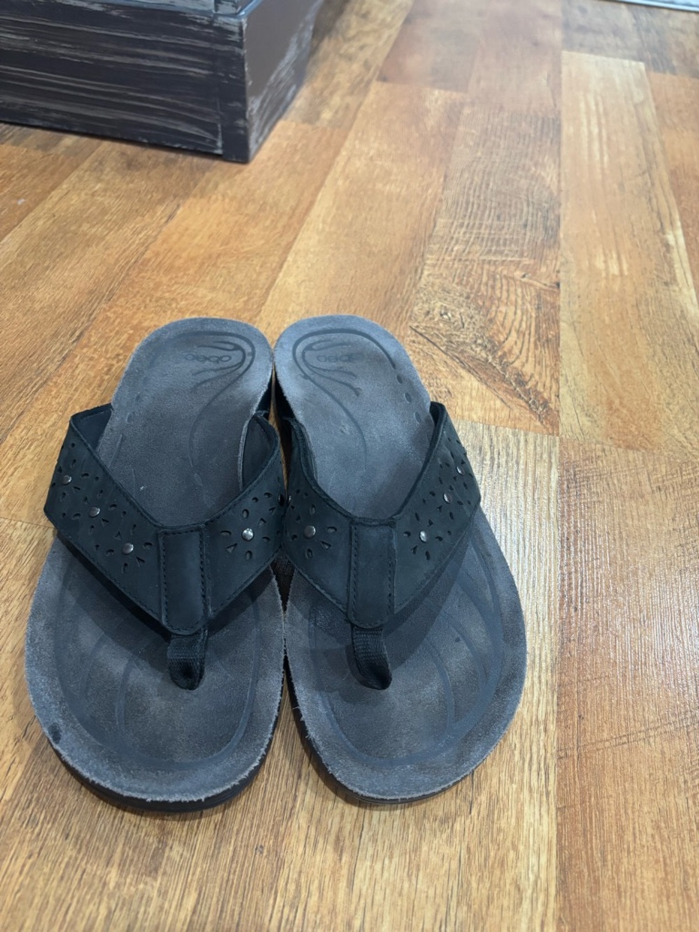 Abeo size 8 1/2 Black Women's Thong Sandals - Perforated Strap
